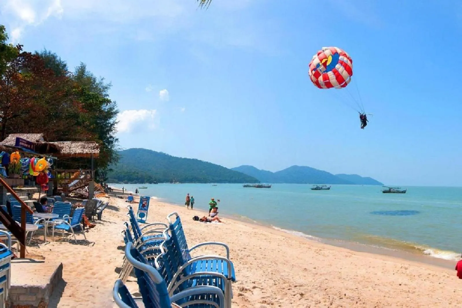 5-Bedroom Ferringhi House With Wifi , Netflix , Bbq Set , 5 Minutes Walk To Beach Batu Ferringhi Homestay szállás