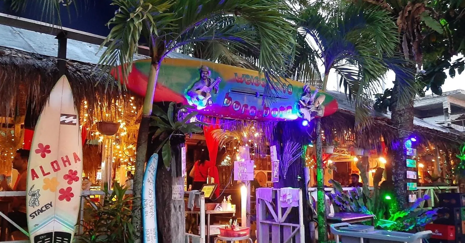 5-Bedroom Ferringhi House With Wifi , Netflix , Bbq Set , 5 Minutes Walk To Beach Batu Ferringhi 0*,  Malajzia