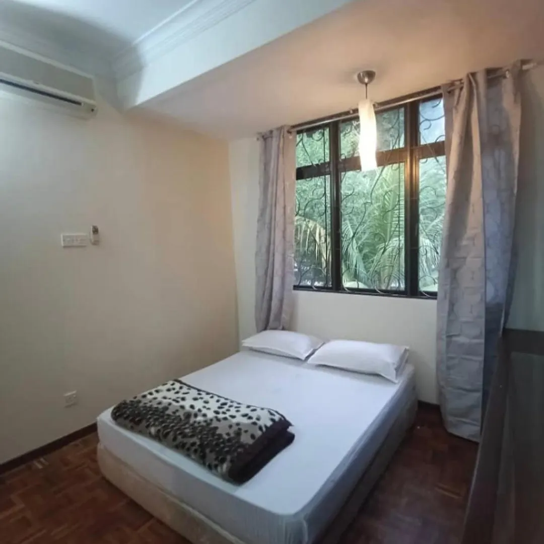 5-Bedroom Ferringhi House With Wifi , Netflix , Bbq Set , 5 Minutes Walk To Beach Batu Ferringhi Homestay szállás